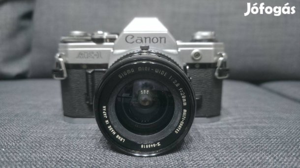 Vintage Canon AE-1 35mm-es filmel működő fényképezőgép