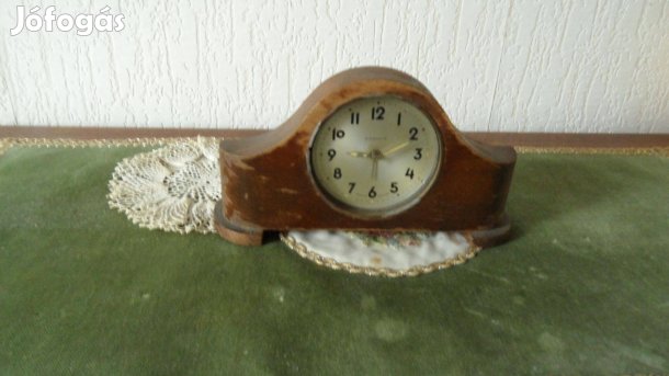 Vintage "Danuvia" asztali faszekrényes minőségi ébresztős óra 1958