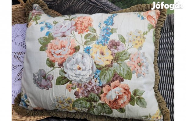 Vintage, csodás virágmintás díszpárna