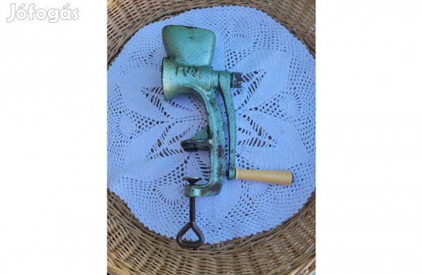 Vintage, jelzett, öntöttvas mákdaráló