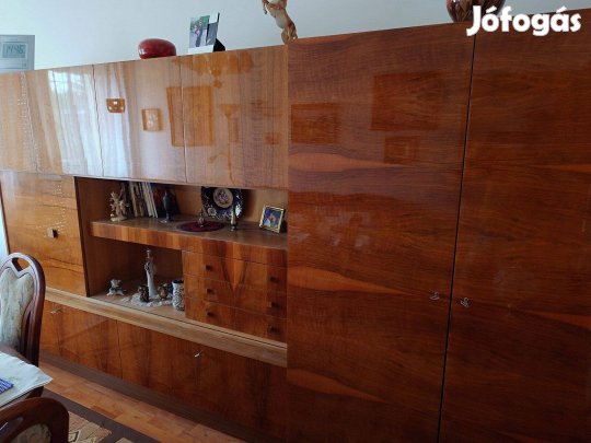 Vintage, politúrozott szekrénysor bárszekrény világítással