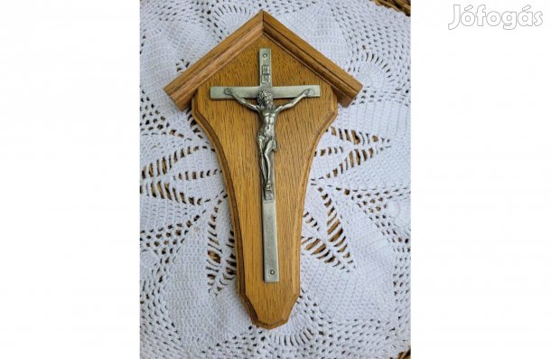 Vintage feszület tölgyfa lapon