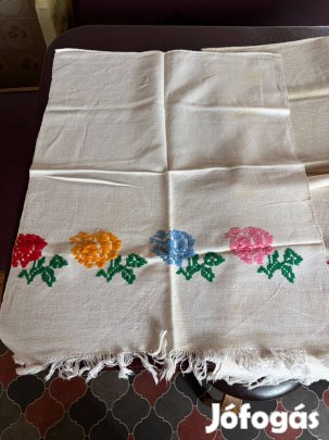 Vintage hímzett népi kendők