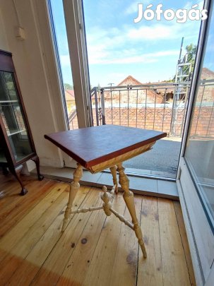 Vintage kis asztalka