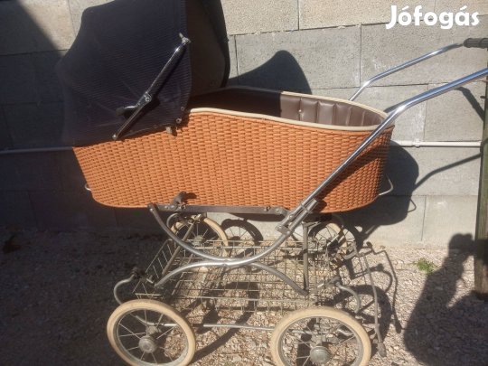 Vintage retro babakocsi