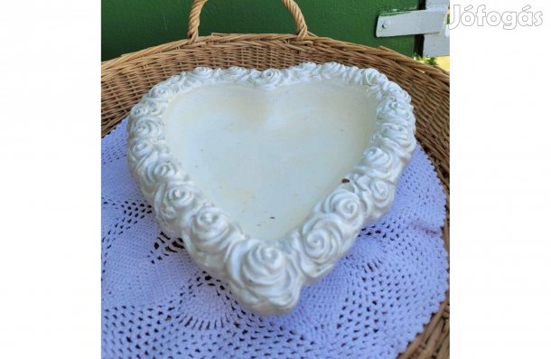 Vintage rózsa szegélyű szív alakú kerámia tál