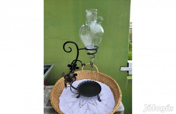 Vintage szőlőmintás kovácsoltvas dekantáló állvány csiszolt üveggel