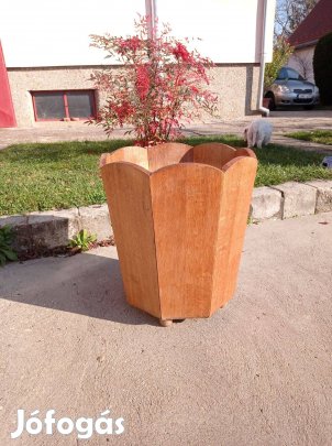 Virág dézsa. kaspó