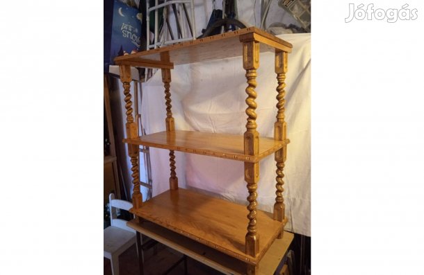 Virág és könyv polc