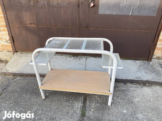 Virág tartó , vas vázas polc 