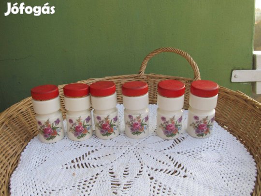 Virágcsokor mintás porcelán kis fűszertartók