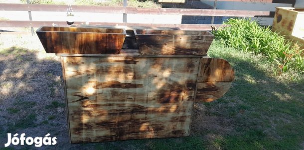 Virágláda , magaságyás