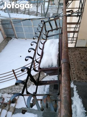 Virágláda tartó fém, kiakasztható, kinti