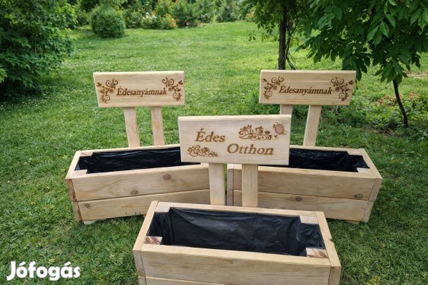 Virágládák gravírozott táblával