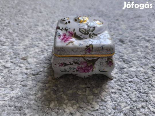 Virágmintás, aranyozott porcelán ékszertartó