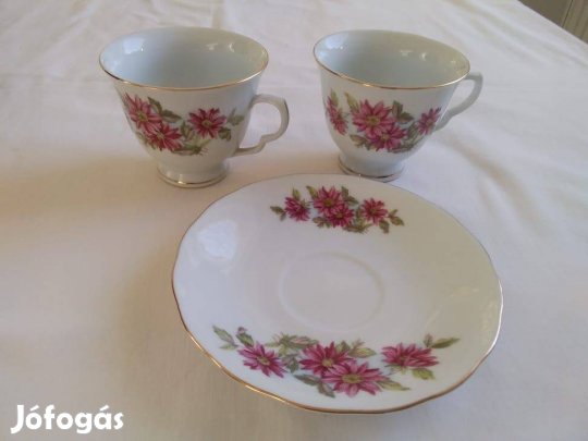 Virágmintás kínai illetve Alföldi porcelán kávéscsészék és aljak