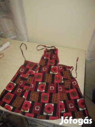 Virágmintás kötény