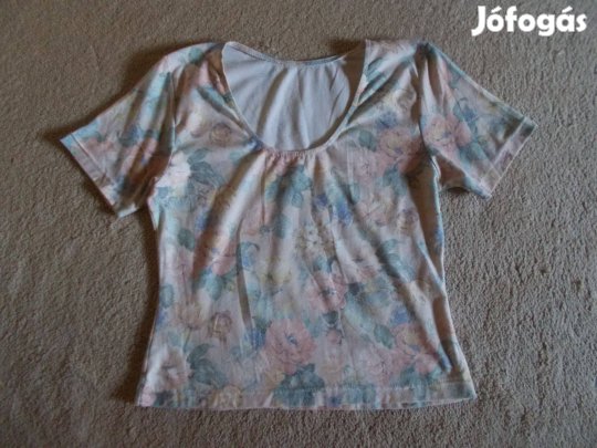 Virágmintás női póló