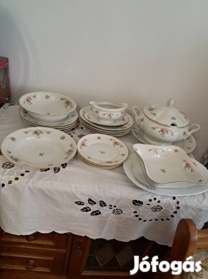 Virágmintás porcelán étkészlet 