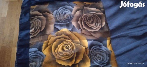 Virágmintás sál, kendő bontatlan csomagban