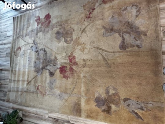 Virágmintás szőnyeg eladó
