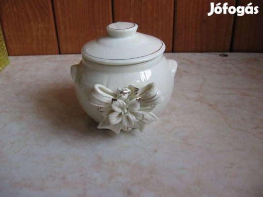 Virágos, fehér porcelán tároló
