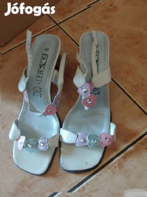 Virágos bőr szandál 40