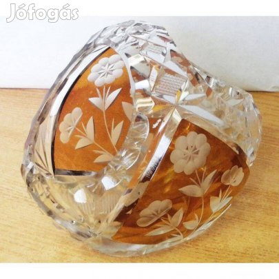 Virágos kosárka Josephinenhütte Bohemia Moser manufaktúrából. Csehors