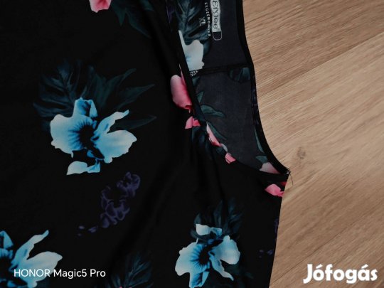 Virágos női felsőrész