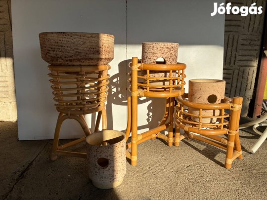 Virágtartó, virág állvány , cserepekkel , virágcserép