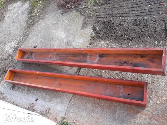 Virágtartó fa ládák remek áron!