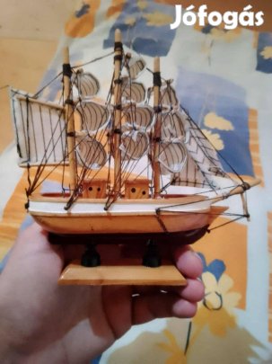 Vitorlás hajó makett eladó Jó állapot