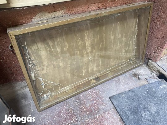 Vitrin kirakat üzletberendezés kirakati üvegház üzlet berendezés 