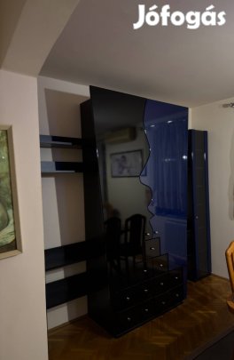 Vitrines egyedi készítésű nappali-ruhásszekrény