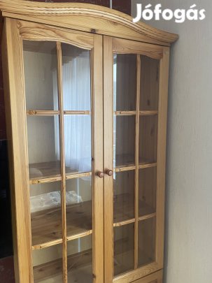 Vitrines fenyő szekrény