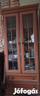 Vitrines fiókos szekrény