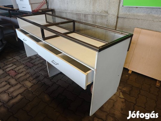 Vitrines pult üzletberendezés