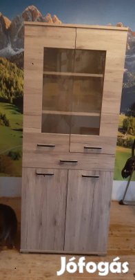 Vitrínes szekrény