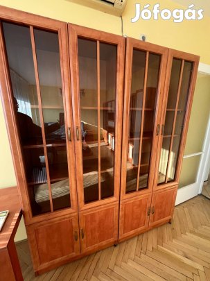 Vitrines szekrény