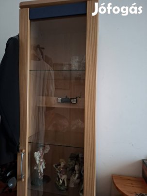 Vitrines szekrény beépített világítással eladó 