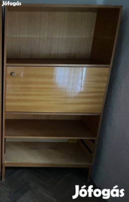 Vitrines szekrény vagy bárpolcos szekrény