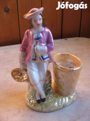 Vitrintárgy porcelán, népies rokokó figura