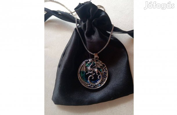Víz sárkány nyaklánc, fekete szatén szütyőben