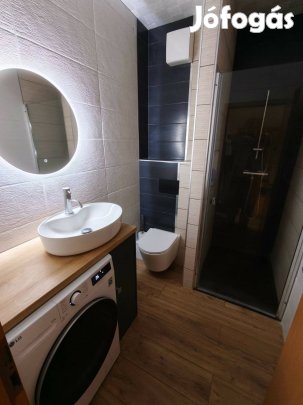 Víz utcán, felújított lakás + garázs 42 millióért !