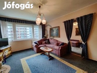 Vizafogón panelprogramos házban  Dunai kilátással  50,5 m2 -es erkélye