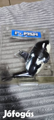 Vízben úszó delfin!