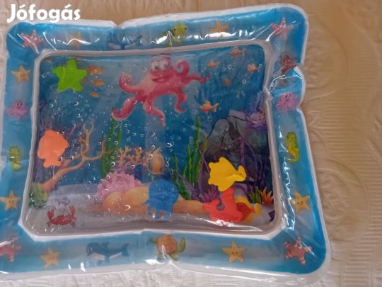 Vizes játszószőnyeg babáknak