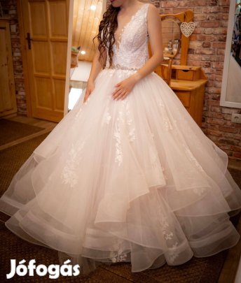 Vízhullámos menyasszonyi ruha