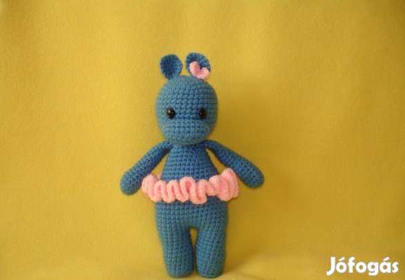 Viziló kislány amigurumi figura
