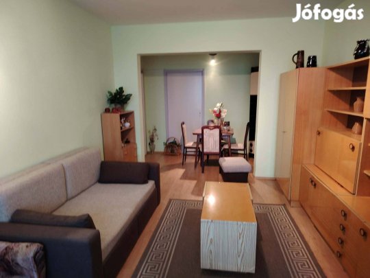 Vízivárosban, 2 szoba hallos erkélyes lakás eladó!